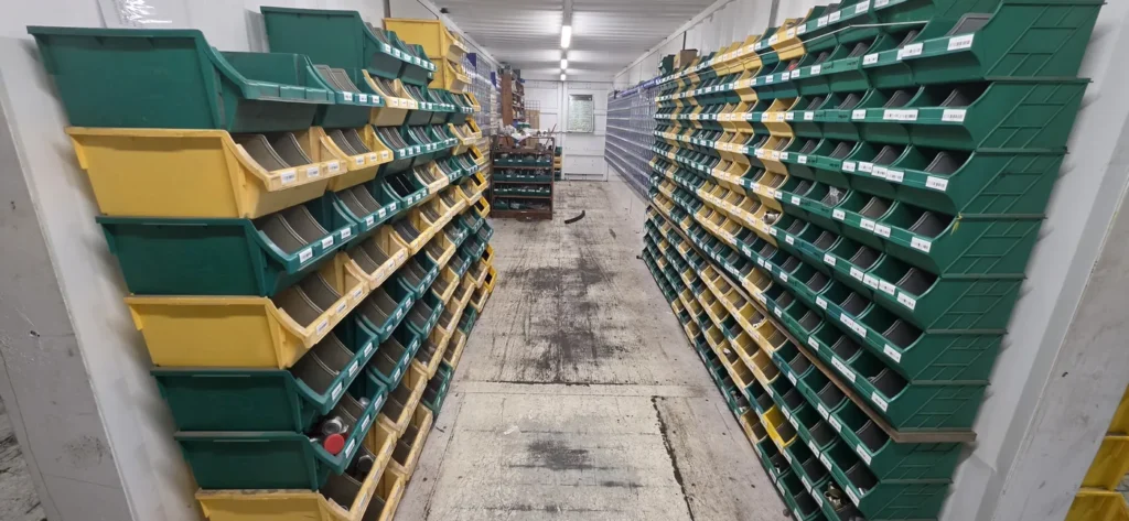 Industrial bin aisle for hydraulic fittings and remote site stock control